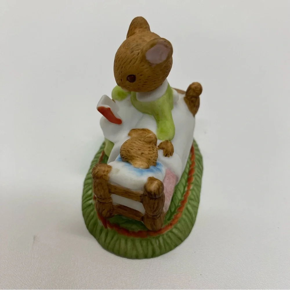 Enesco Vintage Mother Mouse Reading Bedtime Story To Baby Mouse 1976 E-8716 Deco